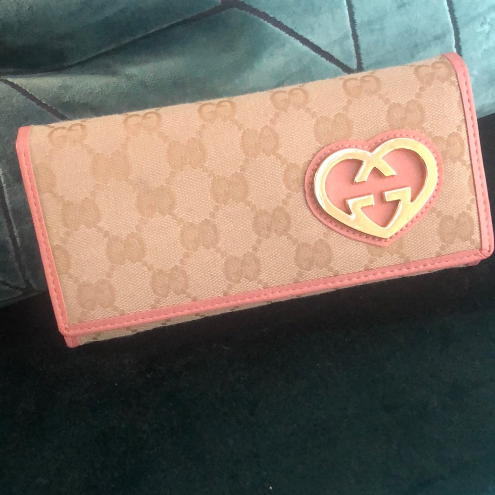 Cute wallet with pink trim